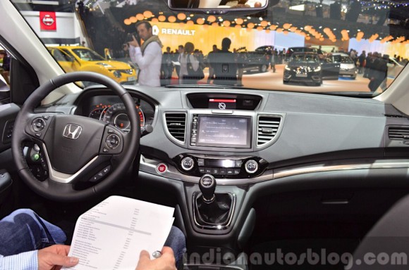 2015-Honda-CR-V-dashboard-at-2015-Geneva-Motor-Show-1024x678