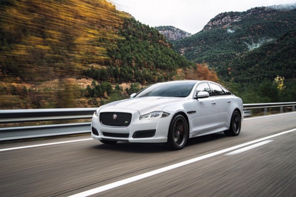 2016-Jaguar-XJR-front-three-quarter-officially-unveiled-900x601