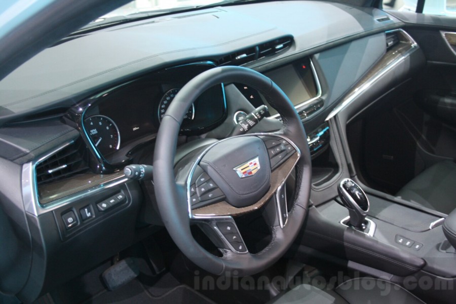 Cadillac-XT5-steering-wheel-at-DIMS-2015-900x600