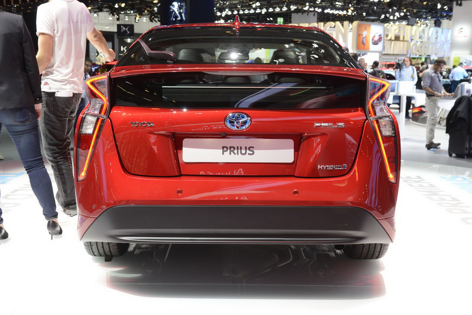 Toyota-Prius-12