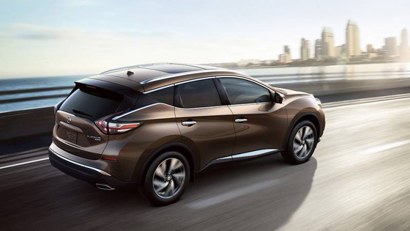 2017-Nissan-Murano-rear-view-java-metallic-color-alloy-wheels-and-taillights